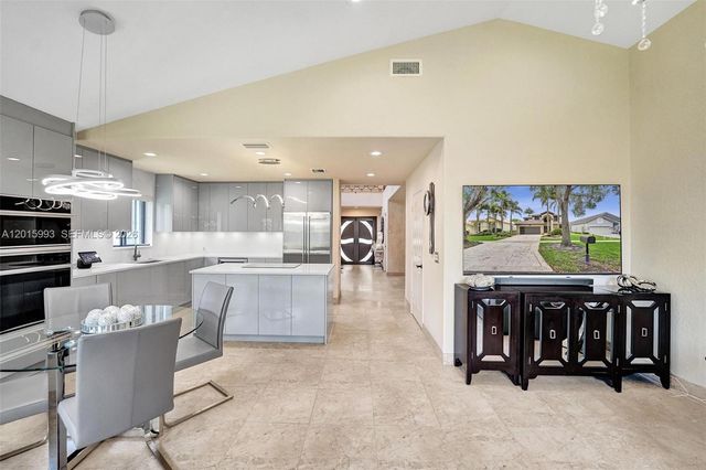 10403 Santiago St, Cooper City, FL 33026