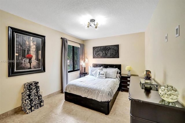 10403 Santiago St, Cooper City, FL 33026