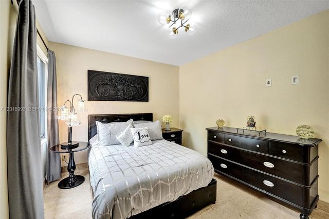 10403 Santiago St, Cooper City, FL 33026