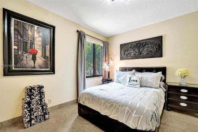 10403 Santiago St, Cooper City, FL 33026