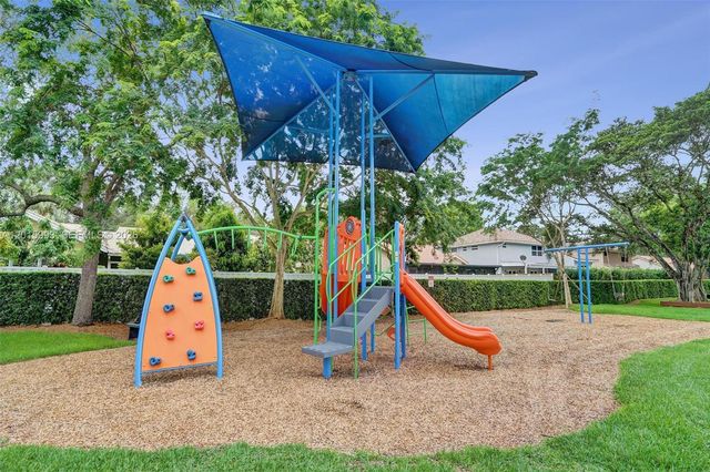 10403 Santiago St, Cooper City, FL 33026