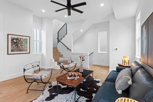 909 Calle Limon 3, Austin, TX 78702