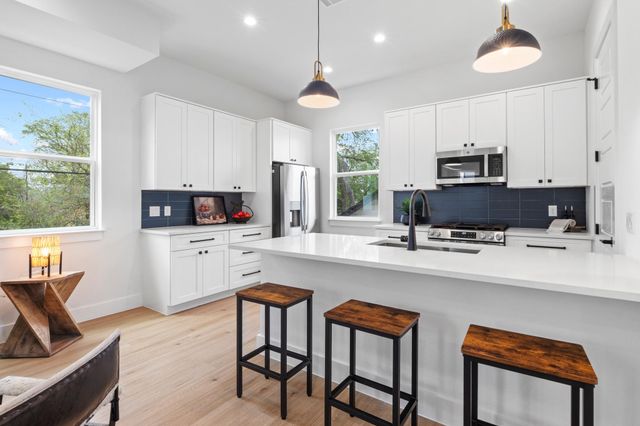 909 Calle Limon 3, Austin, TX 78702
