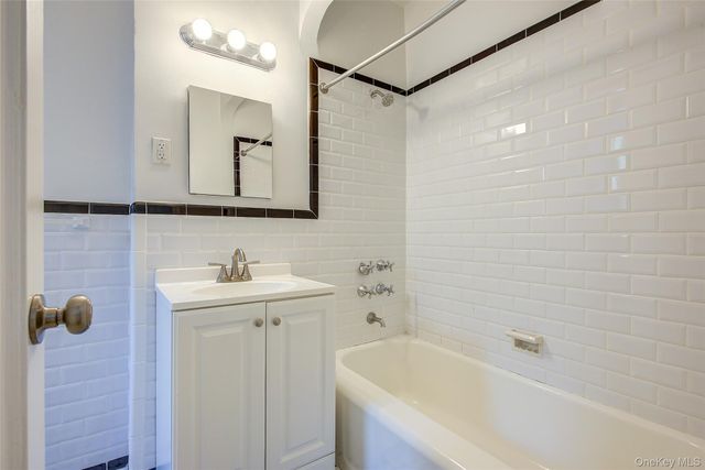 77-14 113th Street 2A, Forest Hills, NY 11375