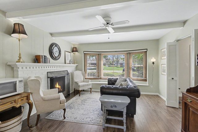 32318 Bonnet Hill Road, Farmington Hills, MI 48334