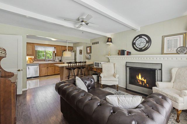32318 Bonnet Hill Road, Farmington Hills, MI 48334