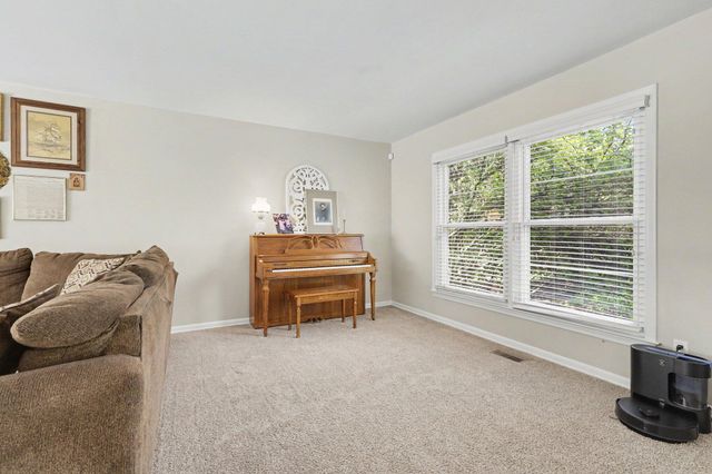 32318 Bonnet Hill Road, Farmington Hills, MI 48334