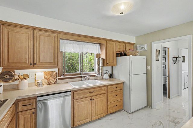 32318 Bonnet Hill Road, Farmington Hills, MI 48334