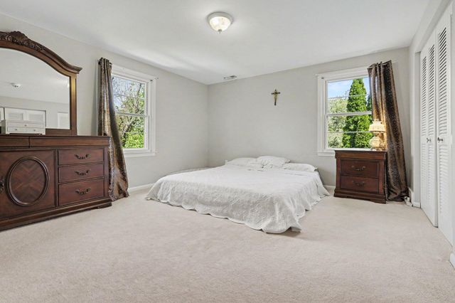 32318 Bonnet Hill Road, Farmington Hills, MI 48334