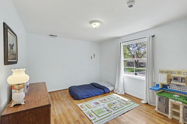32318 Bonnet Hill Road, Farmington Hills, MI 48334