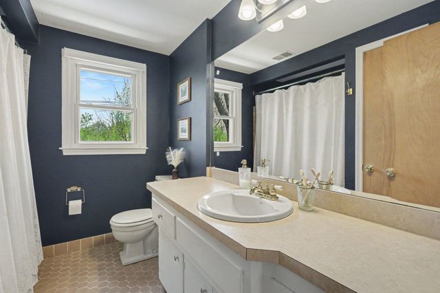 32318 Bonnet Hill Road, Farmington Hills, MI 48334