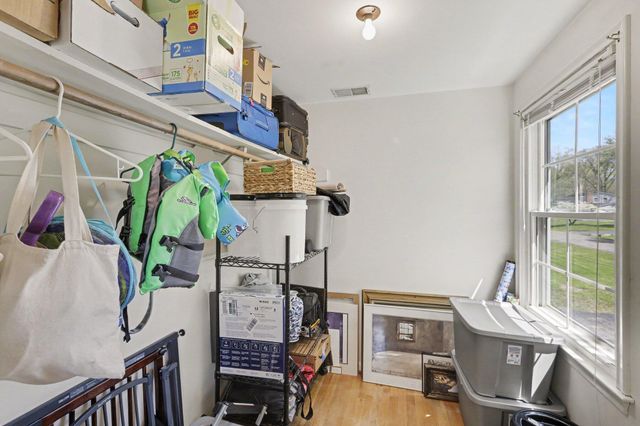 32318 Bonnet Hill Road, Farmington Hills, MI 48334