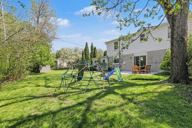 32318 Bonnet Hill Road, Farmington Hills, MI 48334
