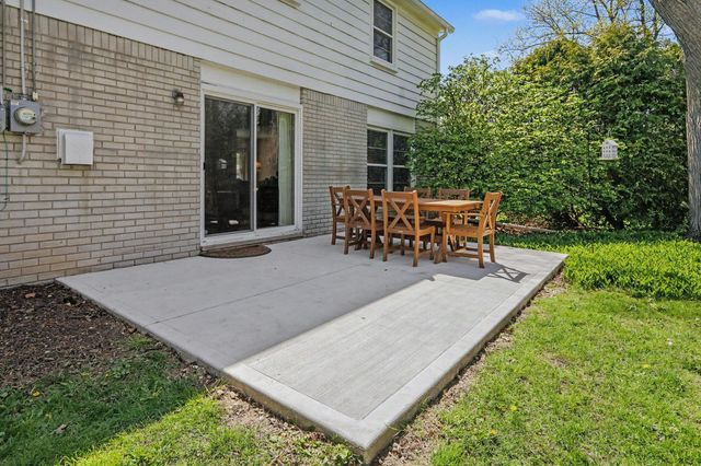 32318 Bonnet Hill Road, Farmington Hills, MI 48334