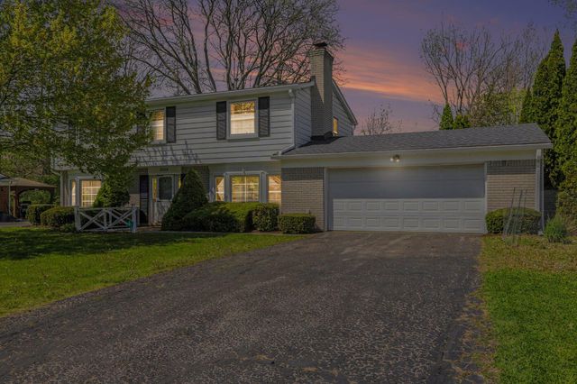 32318 Bonnet Hill Road, Farmington Hills, MI 48334