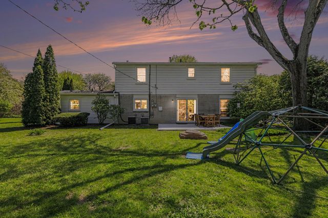 32318 Bonnet Hill Road, Farmington Hills, MI 48334