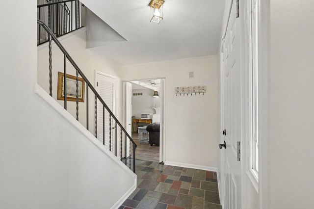 32318 Bonnet Hill Road, Farmington Hills, MI 48334