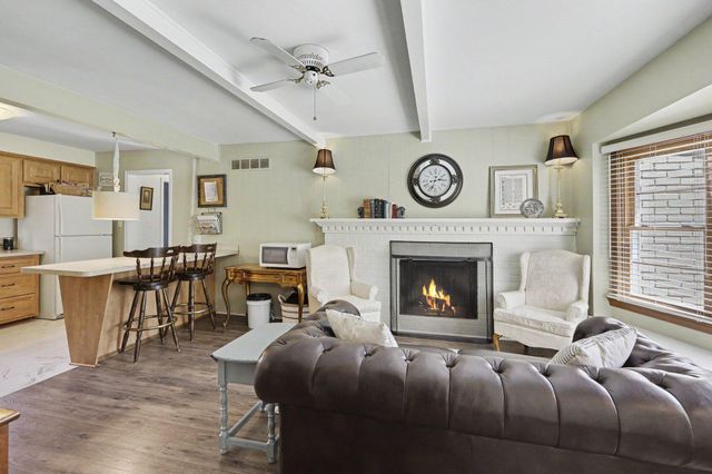 32318 Bonnet Hill Road, Farmington Hills, MI 48334