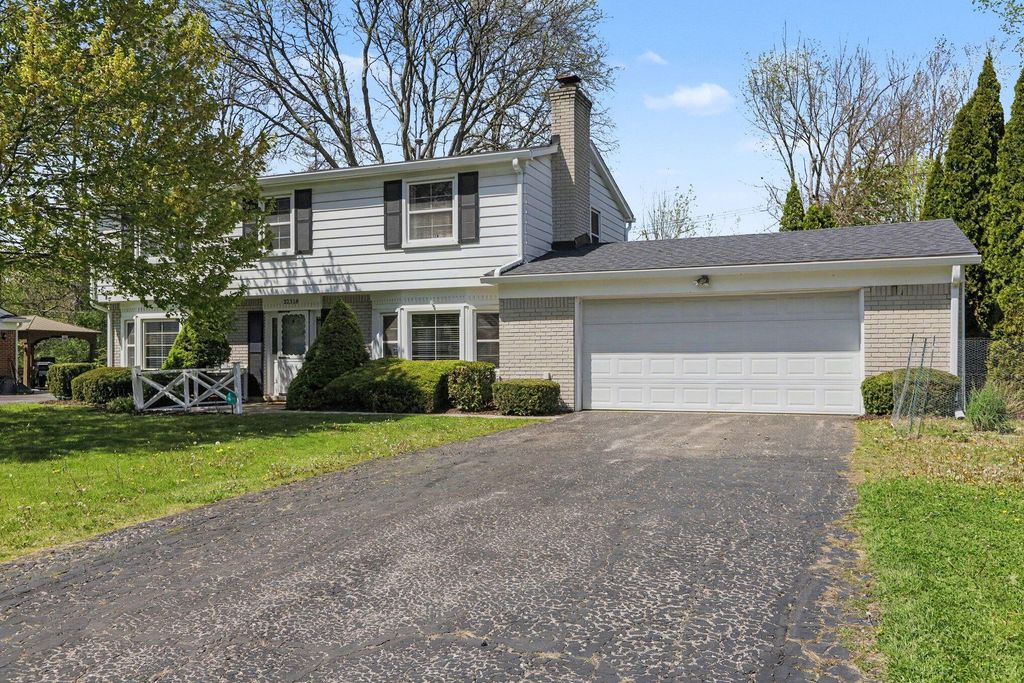32318 Bonnet Hill Road, Farmington Hills, MI 48334