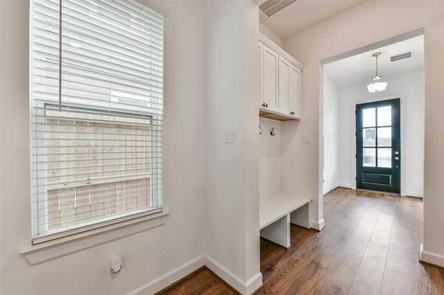 2511 S Houston Avenue, Pearland, TX 77581