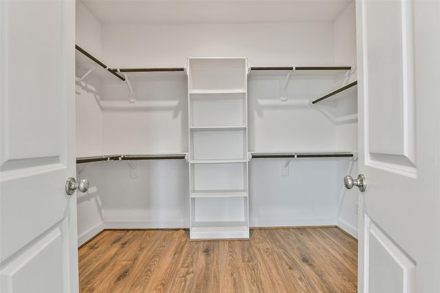 2511 S Houston Avenue, Pearland, TX 77581