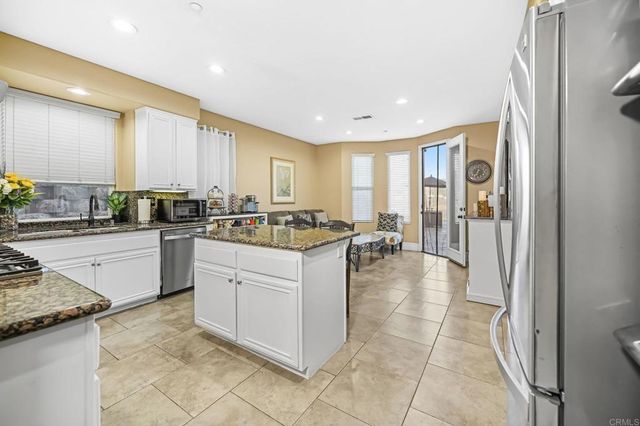 1819 Fabled Waters Dr, Spring Valley, CA 91977