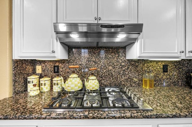 1819 Fabled Waters Dr, Spring Valley, CA 91977