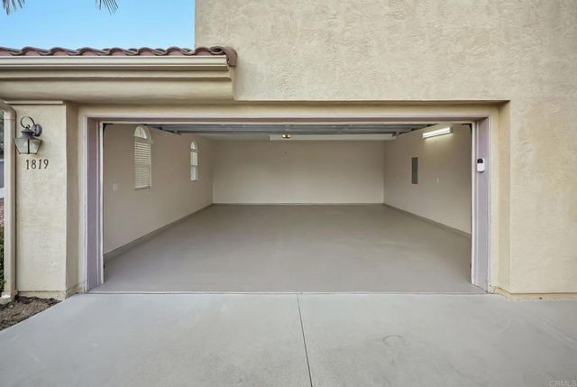 1819 Fabled Waters Dr, Spring Valley, CA 91977