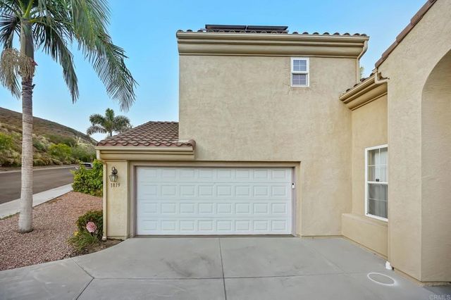 1819 Fabled Waters Dr, Spring Valley, CA 91977