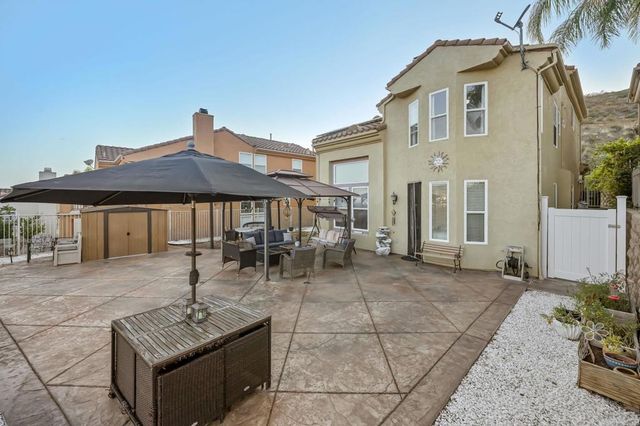 1819 Fabled Waters Dr, Spring Valley, CA 91977