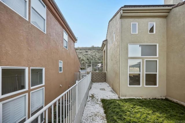 1819 Fabled Waters Dr, Spring Valley, CA 91977