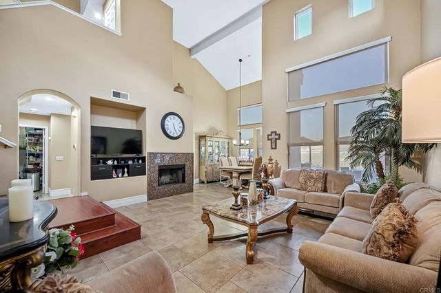 1819 Fabled Waters Dr, Spring Valley, CA 91977