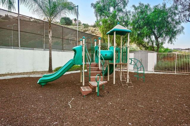 1819 Fabled Waters Dr, Spring Valley, CA 91977