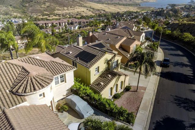 1819 Fabled Waters Dr, Spring Valley, CA 91977