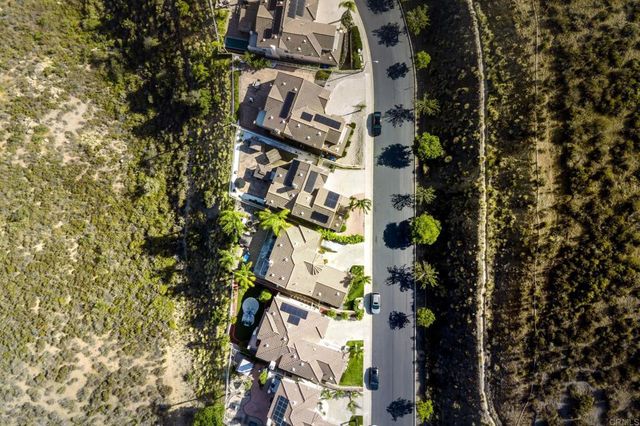 1819 Fabled Waters Dr, Spring Valley, CA 91977