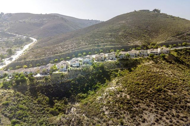 1819 Fabled Waters Dr, Spring Valley, CA 91977