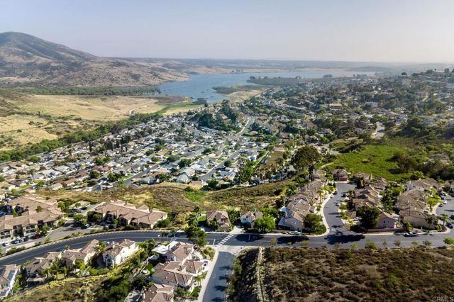 1819 Fabled Waters Dr, Spring Valley, CA 91977