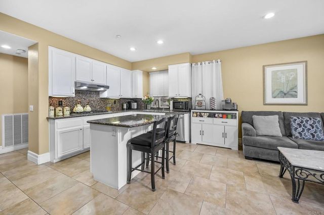 1819 Fabled Waters Dr, Spring Valley, CA 91977