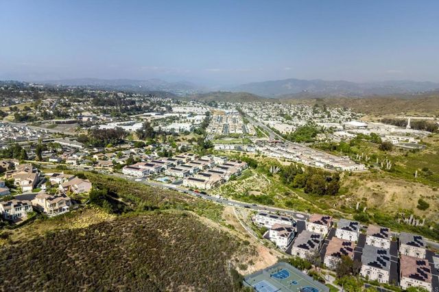 1819 Fabled Waters Dr, Spring Valley, CA 91977