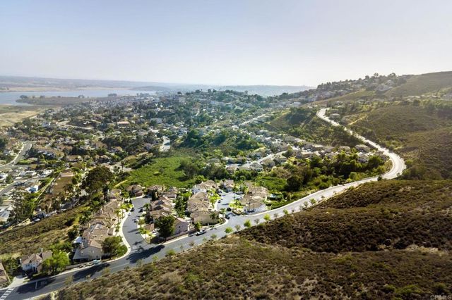 1819 Fabled Waters Dr, Spring Valley, CA 91977