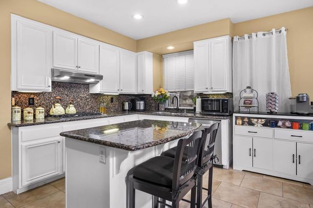1819 Fabled Waters Dr, Spring Valley, CA 91977