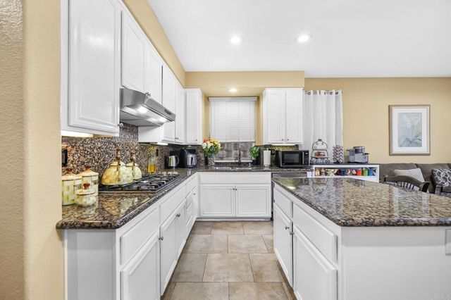1819 Fabled Waters Dr, Spring Valley, CA 91977
