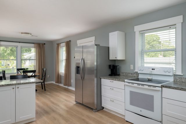 18 Elmwood St, Wareham, MA 02571