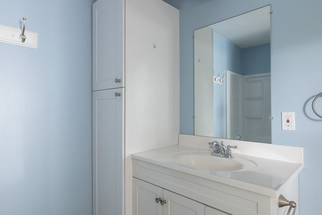 18 Elmwood St, Wareham, MA 02571