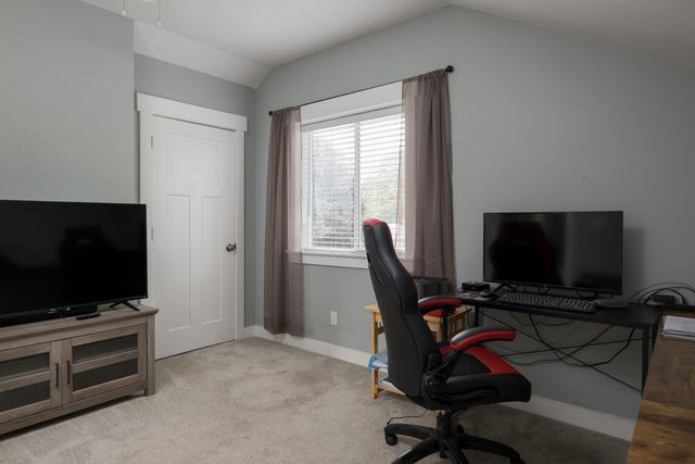 18 Elmwood St, Wareham, MA 02571