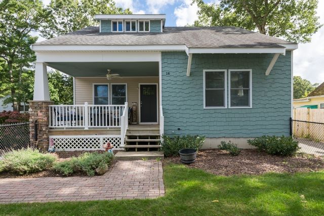 18 Elmwood St, Wareham, MA 02571
