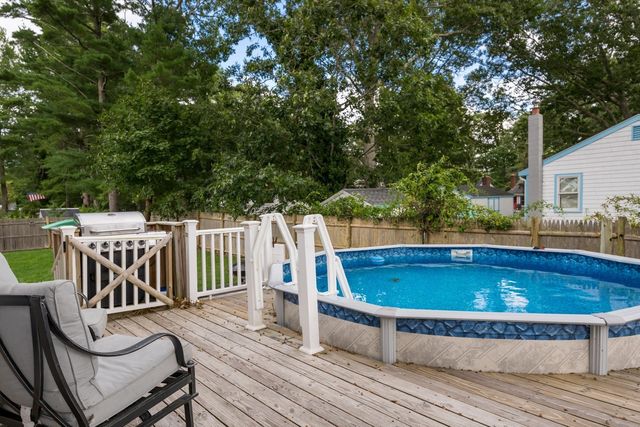 18 Elmwood St, Wareham, MA 02571