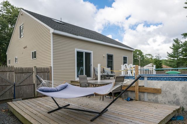 18 Elmwood St, Wareham, MA 02571