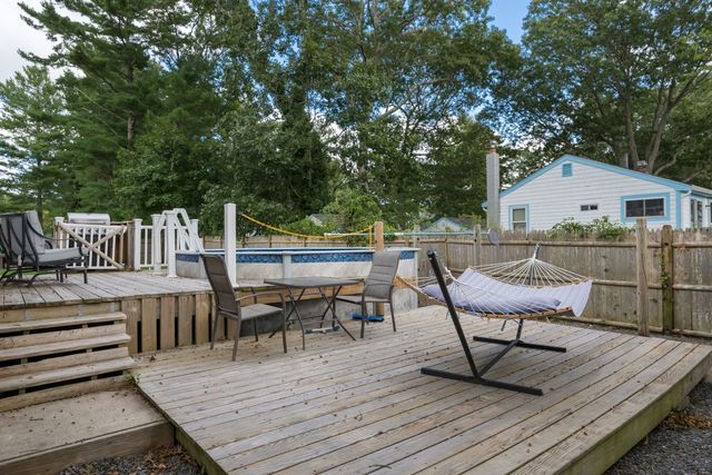 18 Elmwood St, Wareham, MA 02571