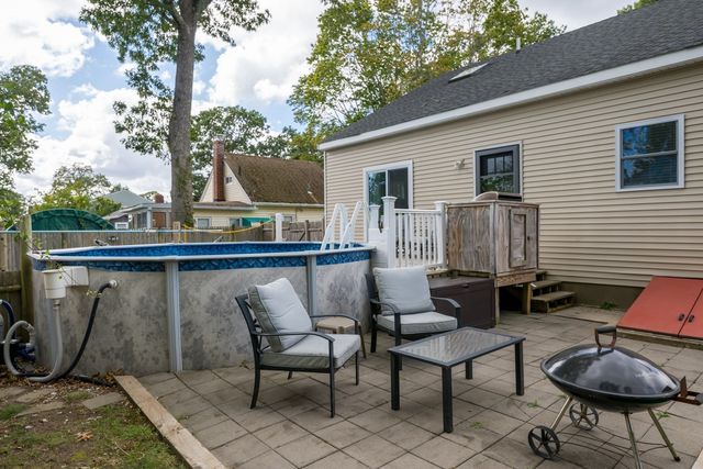 18 Elmwood St, Wareham, MA 02571